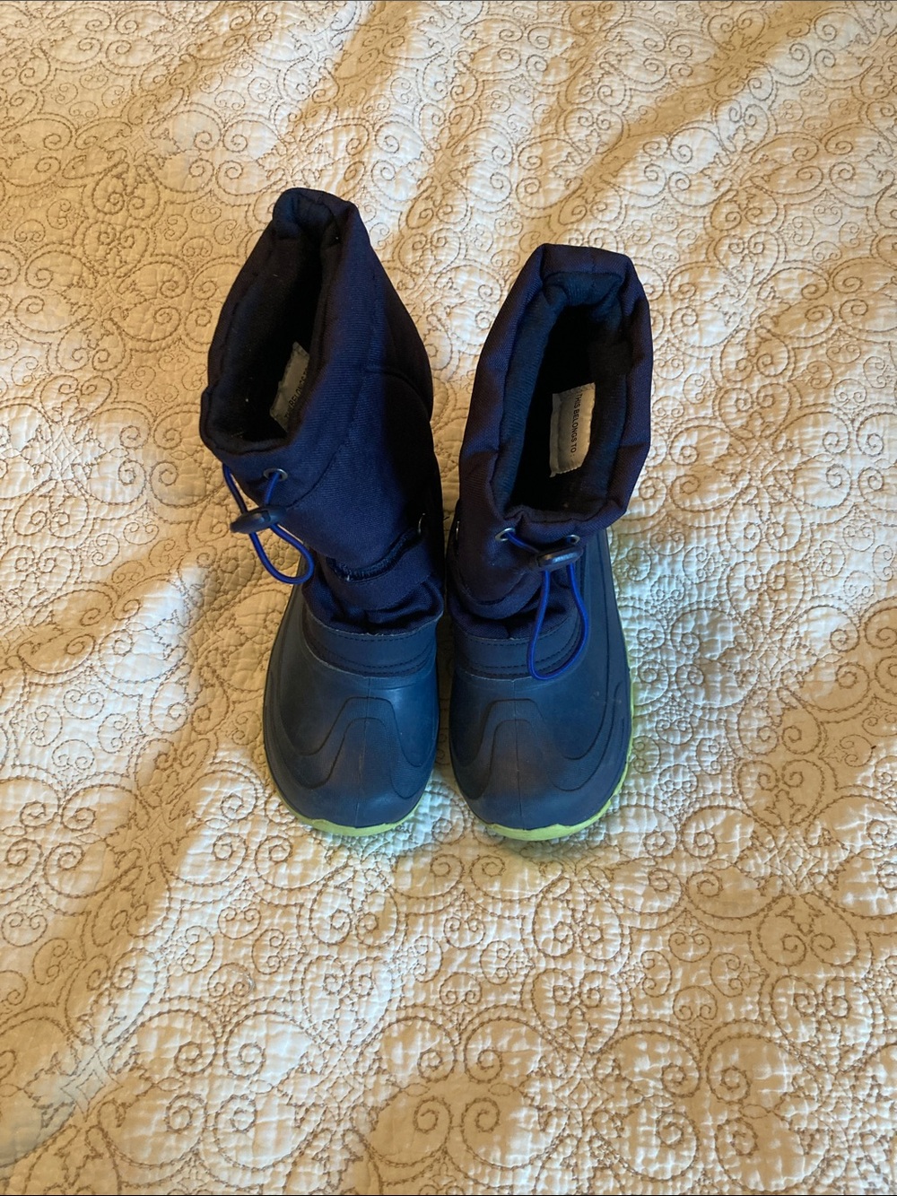 Snow boots